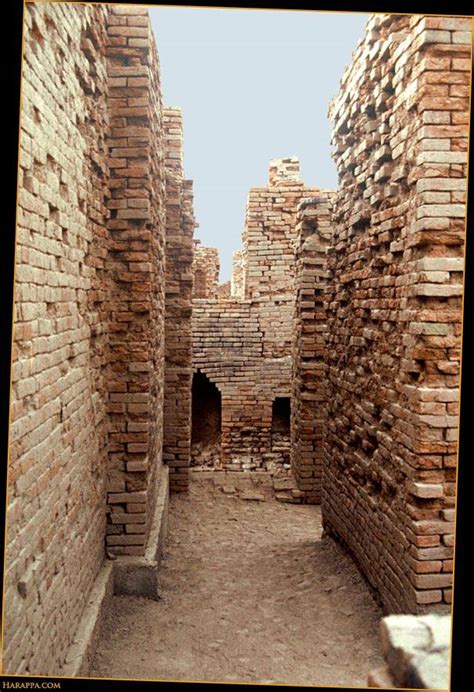 The site was discovered in the 1920s and lies in pakistan's sindh province. Mohenjo-daro: Narrow Streets and Lanes | Harappa