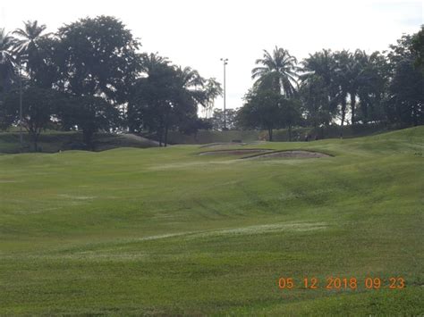 Royal selangor club — the royal selangor club (malay: ber golof - golof: Kelab Golf Sultan Abdul Aziz Shah