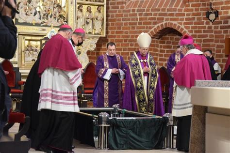 Gorzów Będzie Się Modlił Za Zmarłych Biskupów Czterech Z Nich Zmarło W Styczniu Gazeta Lubuska