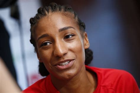 Deze versie wordt alleen door vrouwen beoefend. Pin op Nafi Thiam