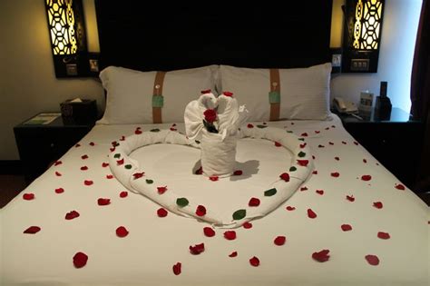 Wedding night room decorations romantic room decoration romantic bedroom design cloud decoration honeymoon special honeymoon ideas romantic bedroom ideas for wonderful valentine moments. Tips For A Romantic Hotel Room Makeover