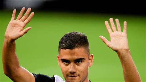 Andreas hugo hoelgebaum pereira is a professional footballer who plays as a midfielder for premier league club manchester united and the bra. Andreas Pereira: Why Man Utd youngster is flourishing at ...