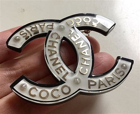 Chanel Coco Chanel Paris Cc Fashion Brooch Pin Acrylic White Black Gold Nib