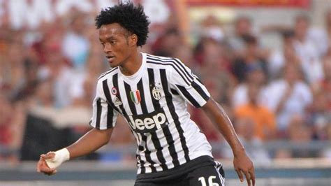 Born on may 26th, 1988 in necocli, colombia. Official Cuadrado Juve shirt, Serie A 15/16 - signed by the players - CharityStars