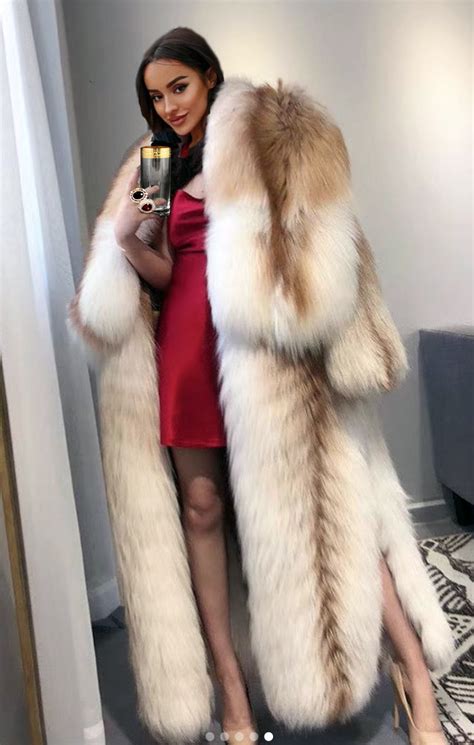 Pin By Huza Zahu On Bont4 Fur Coats Women Long Fur Coat Fur Fashion