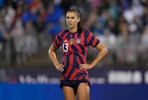 Alex Morgan Posed For Cheeky Swimsuit Photo With Soccer Ball The Spun