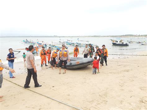 Upaya Prajurit Personel Koramil 02 Pesisir Selatan Bergabung Dengan Tim