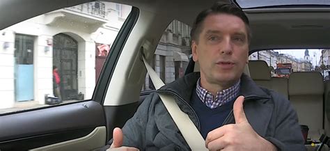 Takie przedstawienie sprawy się, delikatnie rzecz napisał arogancki,kłamliwy buc. Tomasz Lis uderza w prezydenta: "Możesz wybrać pana Dudę i ...