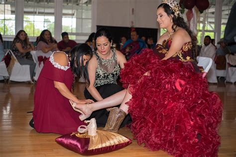 Pin By Miriam Morales De Escobar On 15 Emerald Green Quinceanera Theme Quinceanera Green