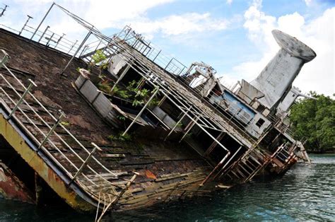 11 Abandoned Ferries Ocean Liners Cruise Ships And Hovercraft Urban