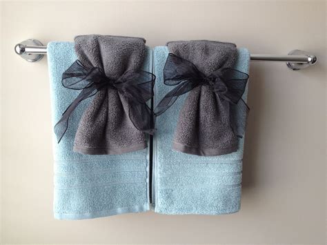 Cute Way To Make Your Hand Towels Look Fancy Folding Hand Towels Bathroom Towels Display