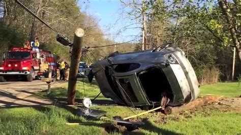 Single Vehicle Crash Results In Minor Injuries Youtube