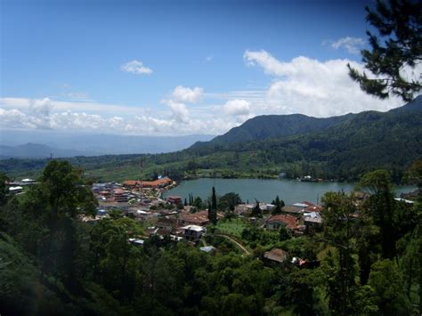 Di jalur alternatif sungai rejali. Telaga Sarangan Wisata Alam Di Kaki Gunung Lawu Magetan ...