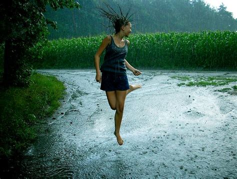 Tanec V Dešti Najděte Si Na Počasí Vždy To Hezké Tady Je Inspirace Dancing In The Rain