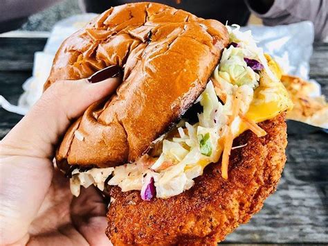 Best Fried Chicken Sandwich In Houston In The Right Place Column Navigateur