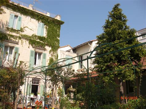 Au Saint Roch Hotel Und Garten Avignon Tourisme Avignon Tourisme