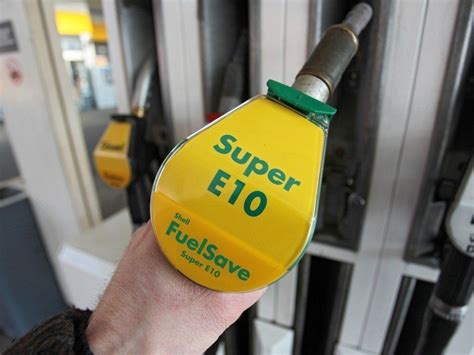Övergången från dagens bensin med fem procent etanol ska vara färdig i augusti men redan i maj ska det gäller bland annat alla bilar som tillverkats från 1 januari 2011 när e10 blev lagkrav i europa. Benzín E10: Reálny strašiak alebo mediálna bublina ...