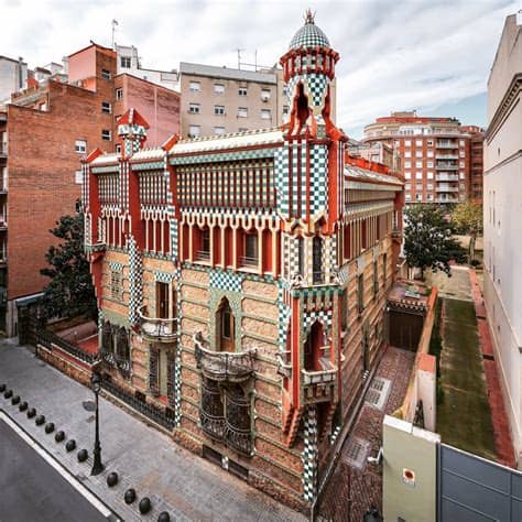 Take a tour inside antoni gaudi's famous casa batlló in barcelona and find out the history, art and arcitecture behind this amazing building! Casa Vicens: la primera obra de Gaudí, abierta al público ...
