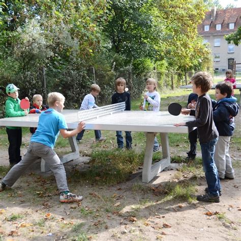 Die tischtennisplatten oder auch tischtennistische genannt, entsprechen der klasse (a) mit den maßen. 2.50.3.4 Tischtennisplatte - SIK-Holz