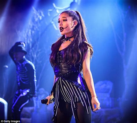 Ariana Grande Hits Back At Shamer Who Compared Her To Ariel Winter