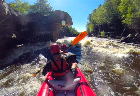 5 Of The Best Whitewater Rafting Trips In The Midwest Oars