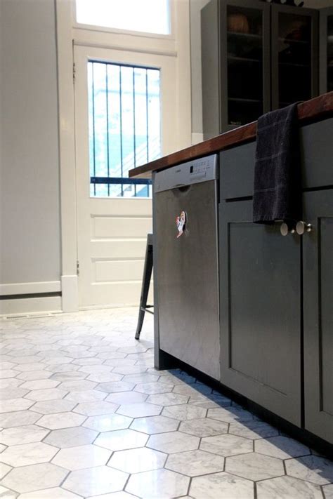 But, with kitchen floor tile ideas will make it easier; 36 Eye-Catchy Hexagon Tile Ideas For Kitchens - DigsDigs