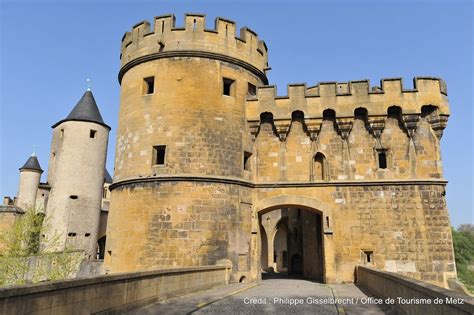 This property has received its official star rating from the french tourism development agency, atout france. Véritable petit château fort autonome et très emblématique ...