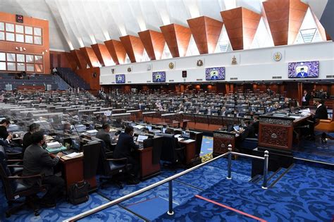 Contextual translation of dewan rakyat into english. Sidang Dewan Rakyat penuh 'aksi' labuh tirai | Berita ...
