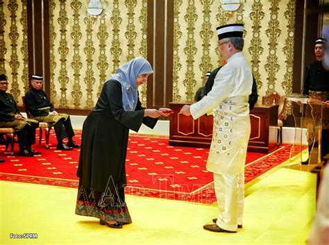 Sumpah wasi dan pentadbir (wasiat) Latheefa angkat sumpah Ketua Pesuruhjaya SPRM baharu - Air ...