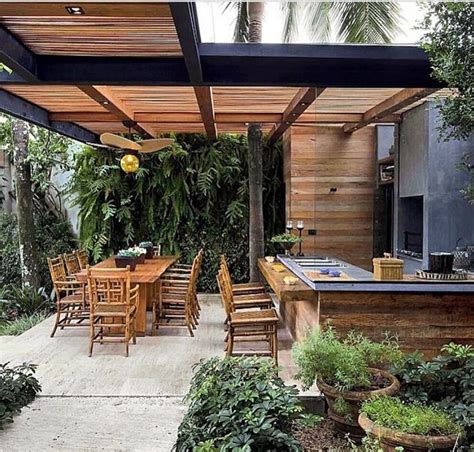 It's so relaxing to gather with your friends and family in the backyard, enjoy a piece of bbq beef or grab a glass of beer and enjoy the time. Pin en Barbecue Area Ideas