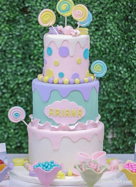 کیک چند طبقه فانتزی جشن تولد دخترانه با تم آبنبات و شکلات Button Cake