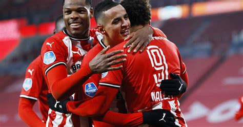 See photos, profile pictures and albums from donyell malen fan account. PSV vaster op plek twee na zege op FC Twente, hoofdrol ...