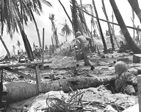 Us Marines Of The 2nd Marine Division Run Through Fire At Betio