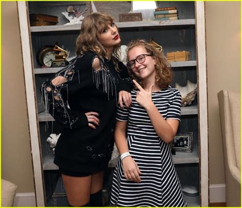 Taylor Swifts Fans Hold Her Grammys In Rhode Island Secret Session