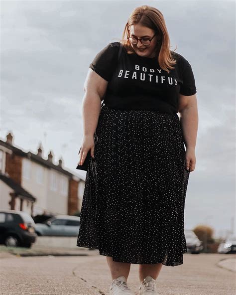 Emily Plus Size Blogger On Instagram If You Dont Know How To Show