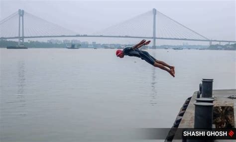 Howrah Tea Seller Record Holding Swimmer Is Fighting To Turn The