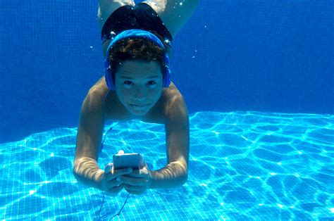 The Best Waterproof Smartphones 2021 Whistleout