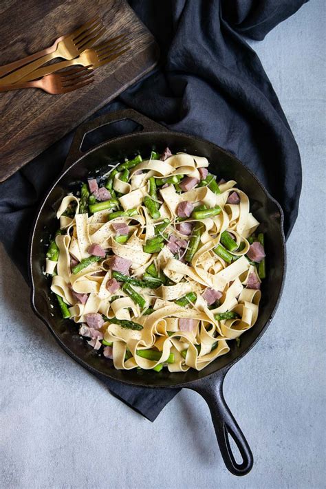 This is one of those old timey recipes that used up leftovers and scraps of ham to make something pretty, filling, and delicious. Ham Pasta w. Asparagus {A Leftover Easter Ham Recipe ...