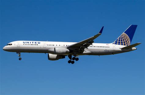 Boeing 757-200 United Airlines. Photos and description of the plane