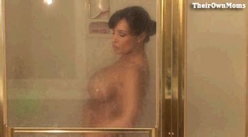 Thumbs Pro Glass Showers And Well Placed Mirrors A Great Combination