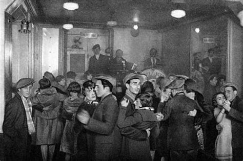 Allegro non troppo (6:25) 03. Le petit bal perdu, par Roselyne Crohin - Ateliers d ...