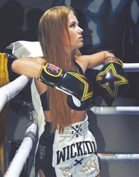 Pin By Emanuele Perotti On Fitness Women Boxing Girl Women Boxing