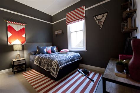 Teenage Boy Room Inspiration Using Horizontal Stripes To Create A