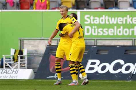 We did not find results for: BVB Coach Injures Self Celebrating Haaland Goal vs Dusseldorf