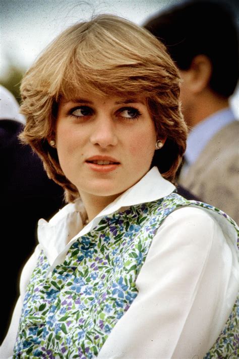 Публикация от princess diana (@royalcambridges) 30 авг 2019 в 2:22 pdt. Mấy ai để ý rằng Công nương Diana cũng có 1 thời để tóc lỡ ...