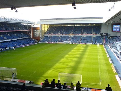Домашний стадион rangers fc , иброкс является третьим по величине футбольным стадионом в шотландии с общей вместимостью 50 817 человек. Стадион Айброкс в Шотландии Лучшие стадионы мира статьи и ...