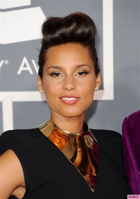 Alicia Keys I Love Her Neck Piece Alicia Keys Hairstyles Twist Hairstyles Short Hairstyles