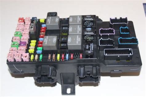 Sell 2003 Ford Expedition Navigator Interior Cabin Junction Fuse Box