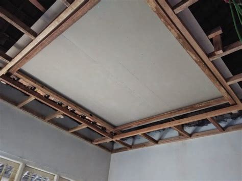 Jika di bagian dalamnya anda menggunakan perpaduan dengan perabotan, di bagian depan anda harus memikirkan estetika dan nuansa yang. Desain Rangka Plafon Gypsum | Sobat Interior Rumah
