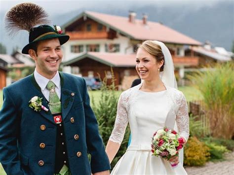 Born 3 april 1990) is an italian biathlete competing in the biathlon world cup. Магдалена Нойнер и Йозеф Хольцер обвенчались в церкви Валгау